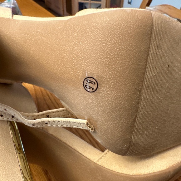 Lulus cream velvet gold accent on heel 8. - Picture 8 of 9